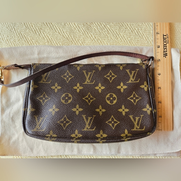 Louis Vuitton Pochette Accessories Monogram Canvas - Old Model - Picture 3 of 15